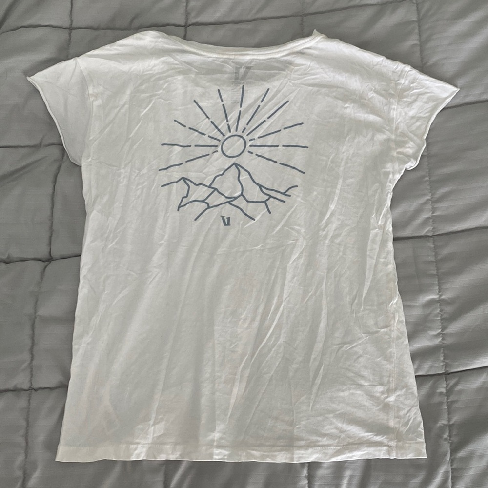 Vuori womens sun lover t shirt size small
